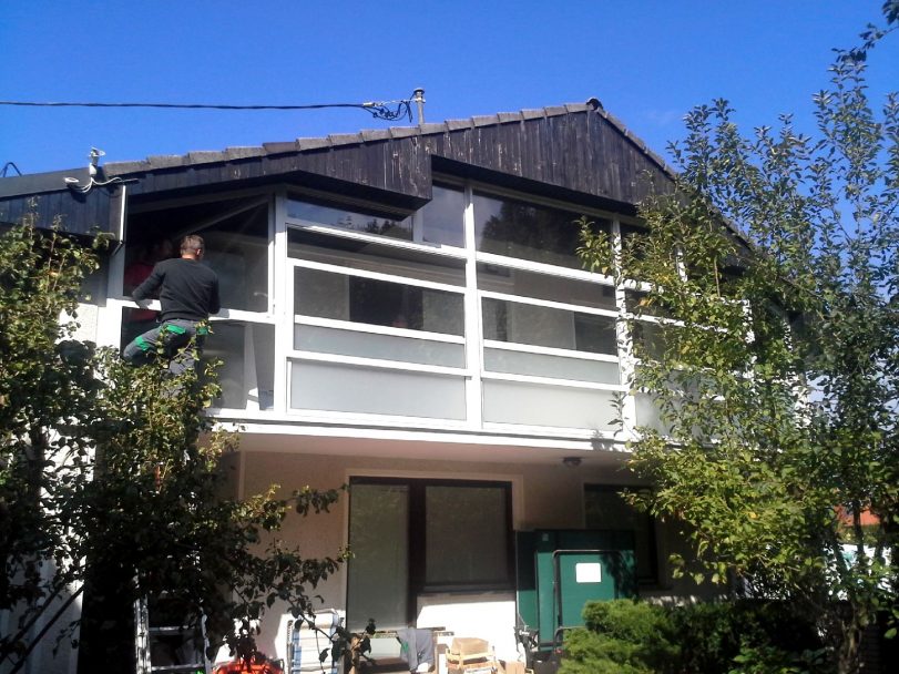 STEK-AL, Steklarstvo in kurirske storitve Drago Seliškar s.p. zasteklitev balkona